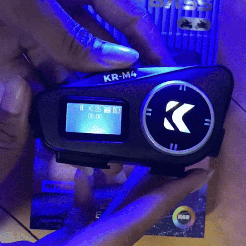 1 INTERCOMUNICADOR M4 con pantalla y asistente de voz- Escucha música, contesta llamadas, habla con tu copiloto y todo con la mejor calidad- ¡AHORA CON 50% DE DESCUENTO!
